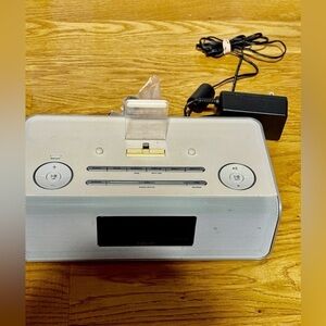 IHome IPhone 5-13 music docking box player​​​​​​​​